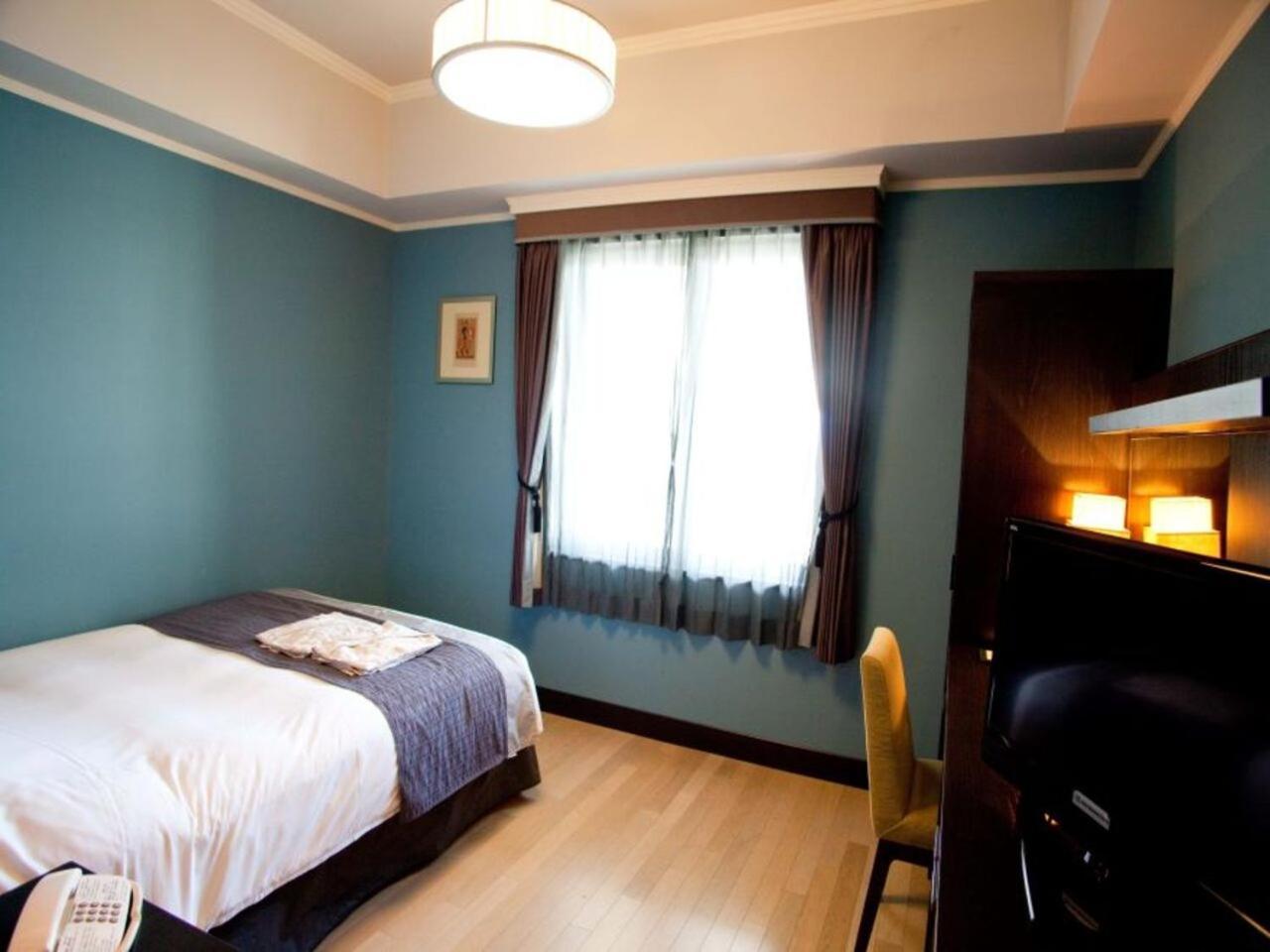 Monterey La Soeur 4*
